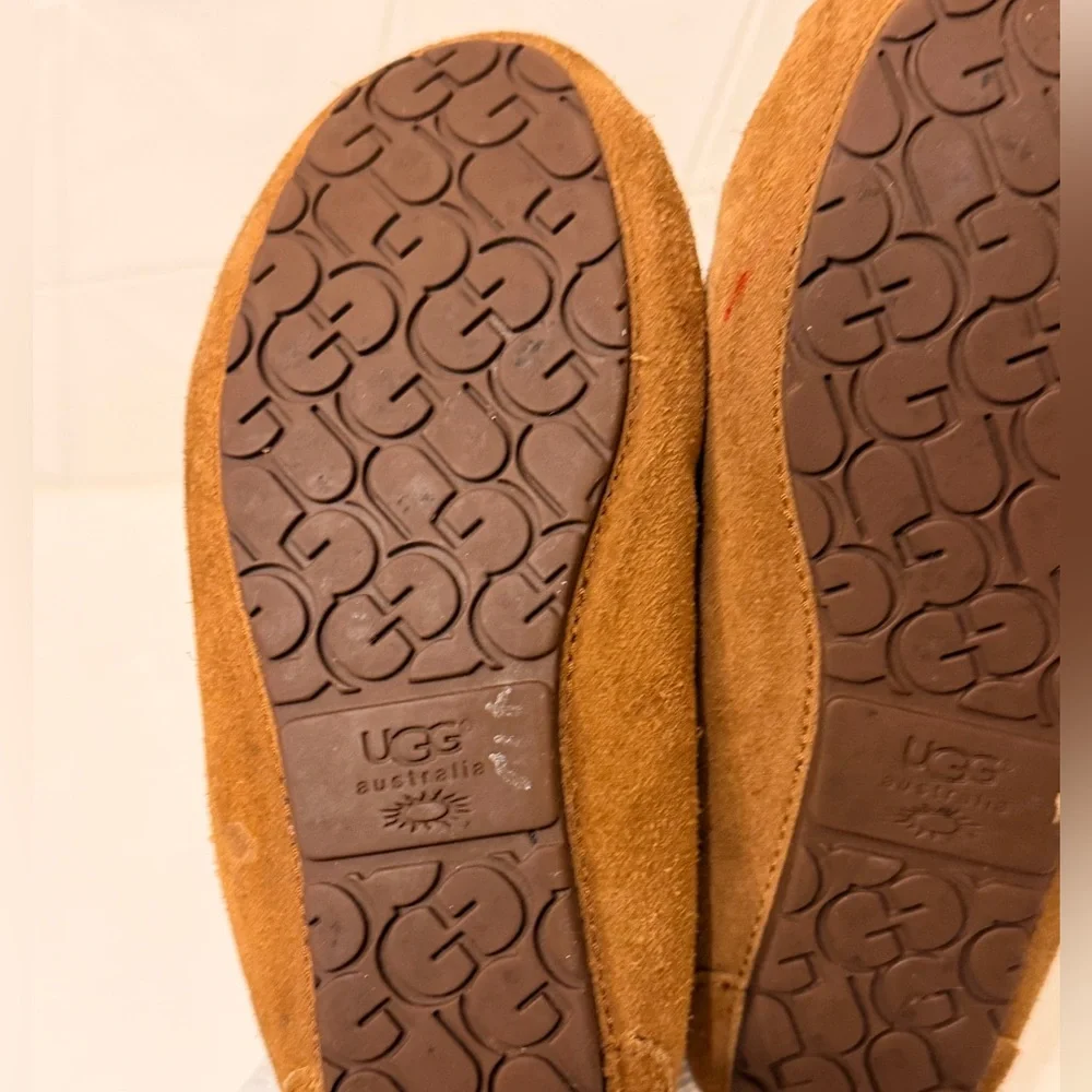 UGG Ansley Slippers‎ Youth Size 1 Chestnut Shearling Moccasin
